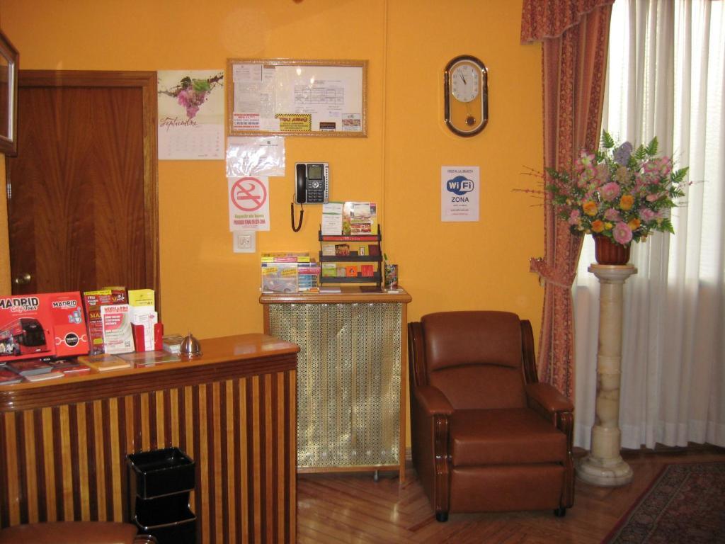 Hostal La Selecta Μαδρίτη Εξωτερικό φωτογραφία